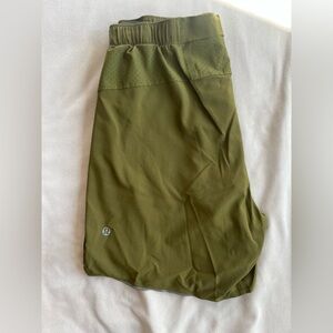 Lululemon Mens Medium Short - 6” Lined - Olive